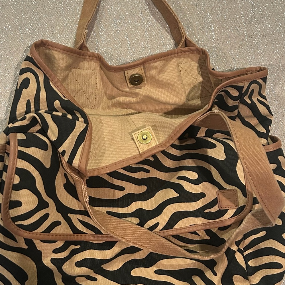 Large zebra print beach tote - Picture 6 of 9